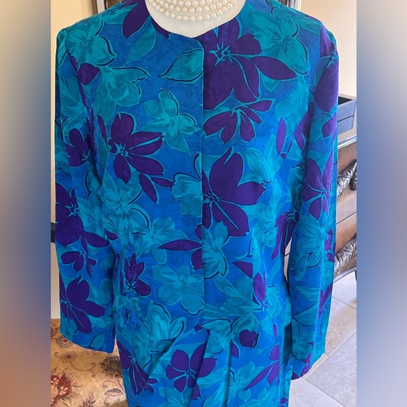 Elegant vintage 100% Silk Suit by Adrianna Papell 2 piece skirt set - Picture 5 of 16